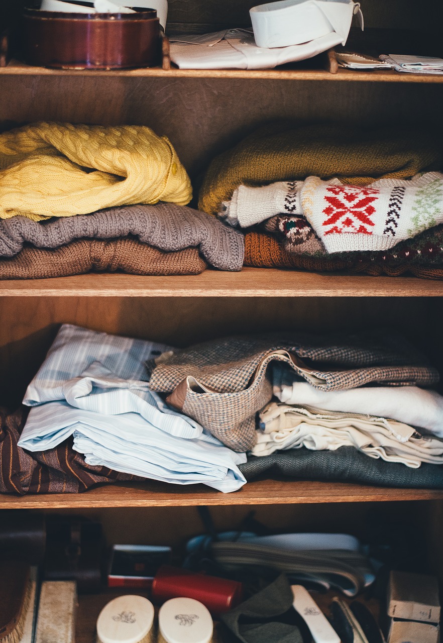 Jak wybrać idealną szafę na odzież?
