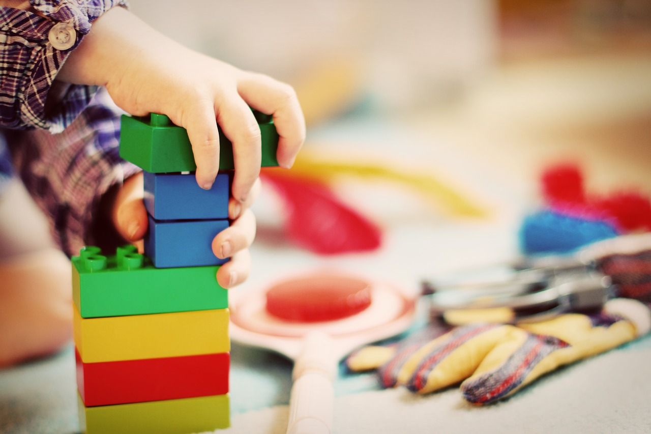 Jakie prezenty dla dzieci rozwijają wyobraźnię?