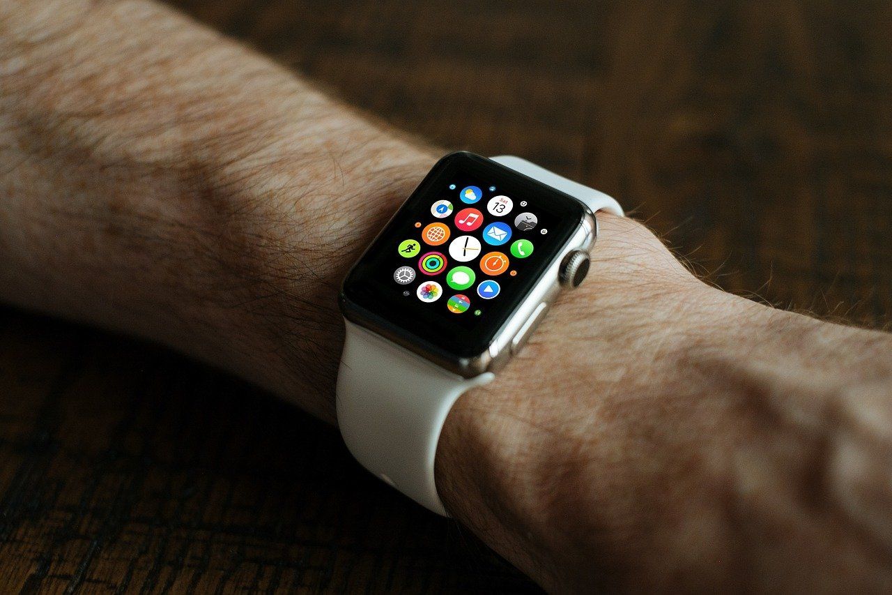 Czy smartwatch jest lepszym wyborem niż tradycyjny zegarek?